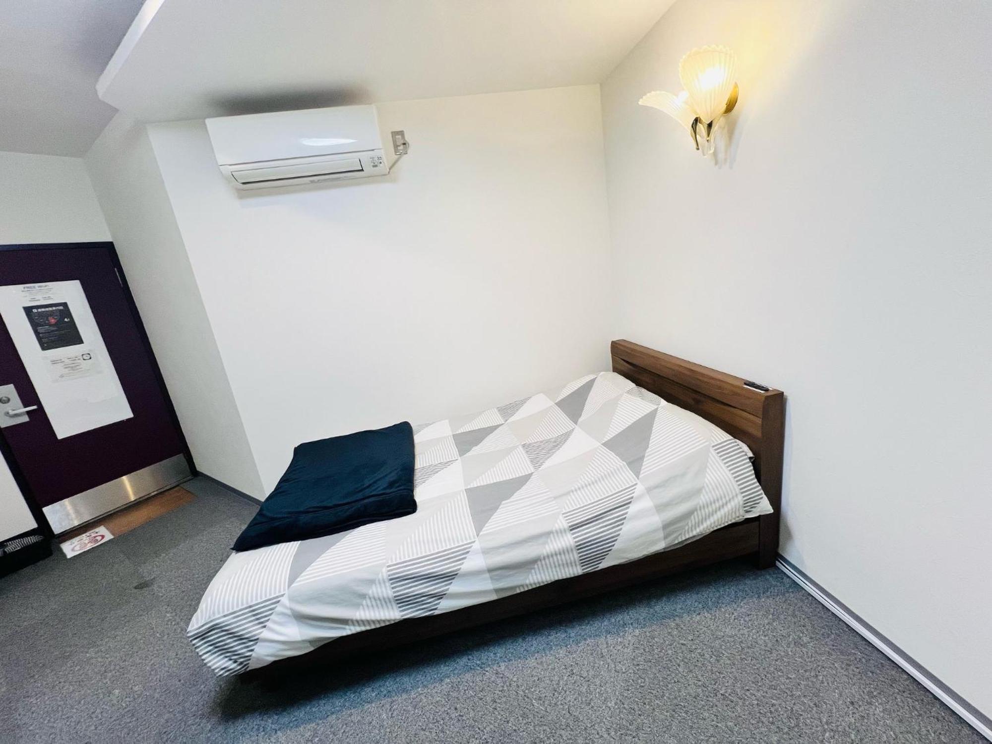Hotel Leola - Vacation Stay 25772V Осака Екстериор снимка